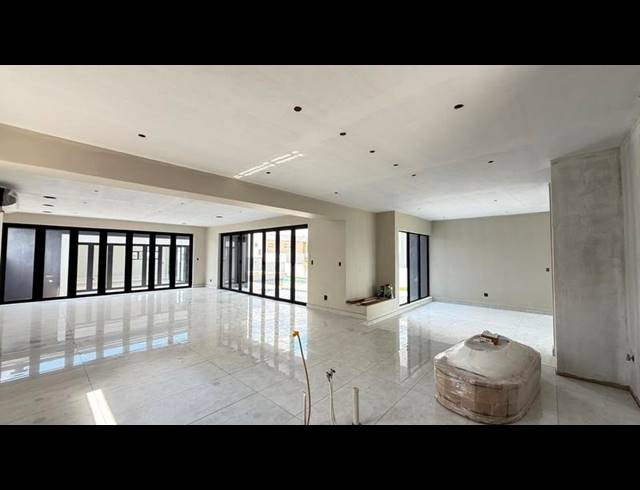 5 BEDROOM HOUSE FOR SALE IN MIDSTREAM HEIGHTS